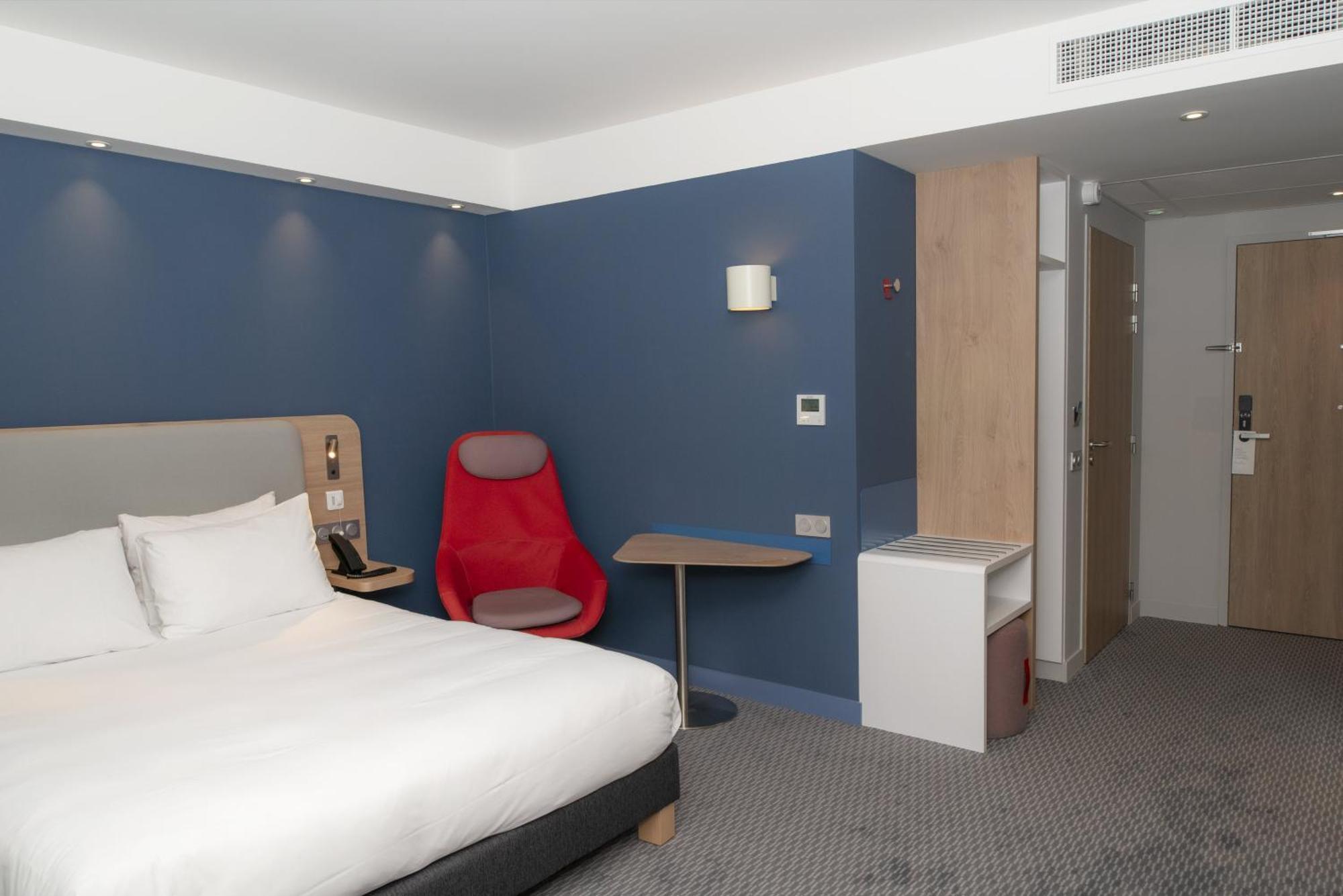 Holiday Inn Express Caen Epron By Ihg Bagian luar foto