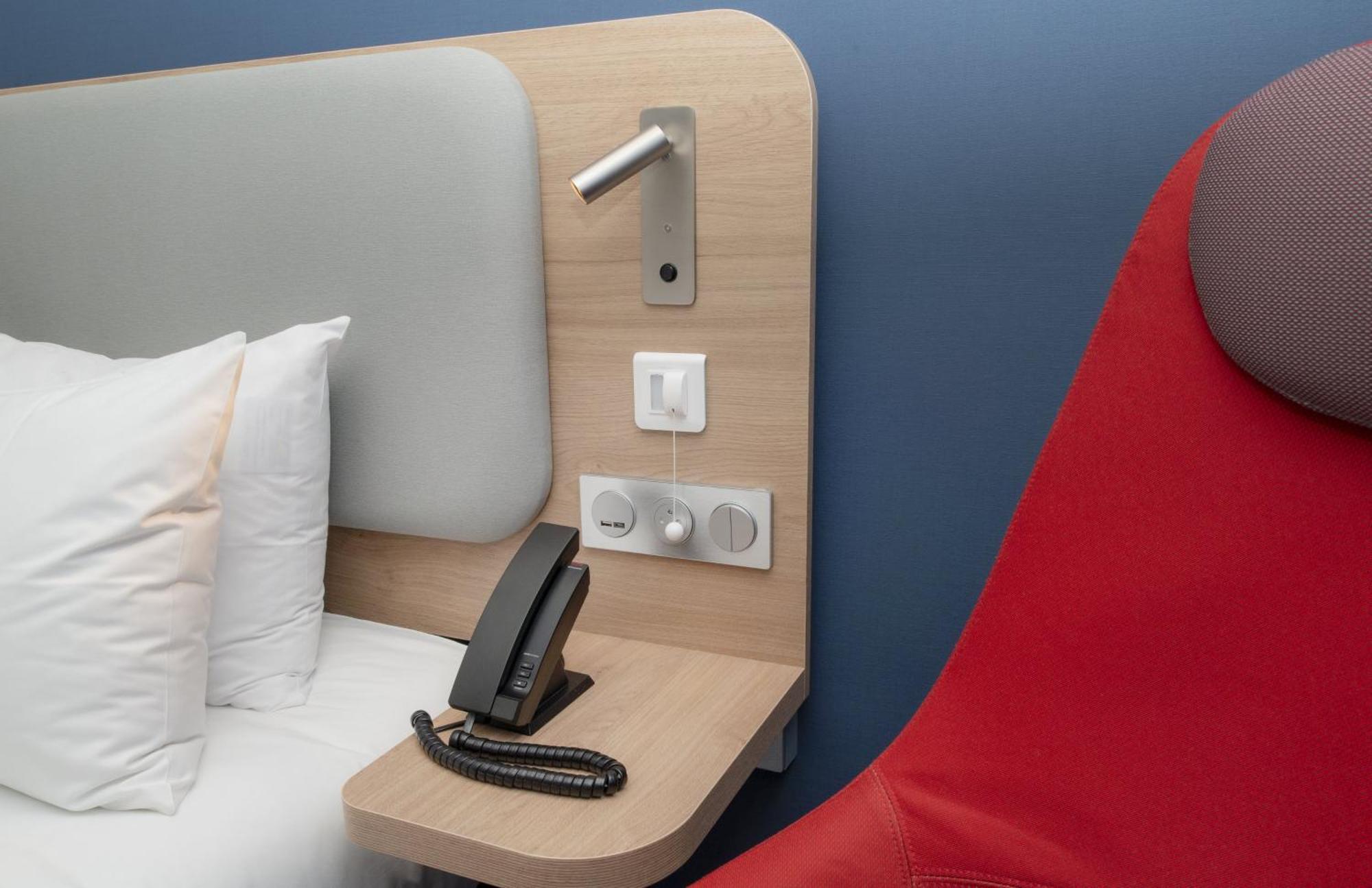 Holiday Inn Express Caen Epron By Ihg Bagian luar foto