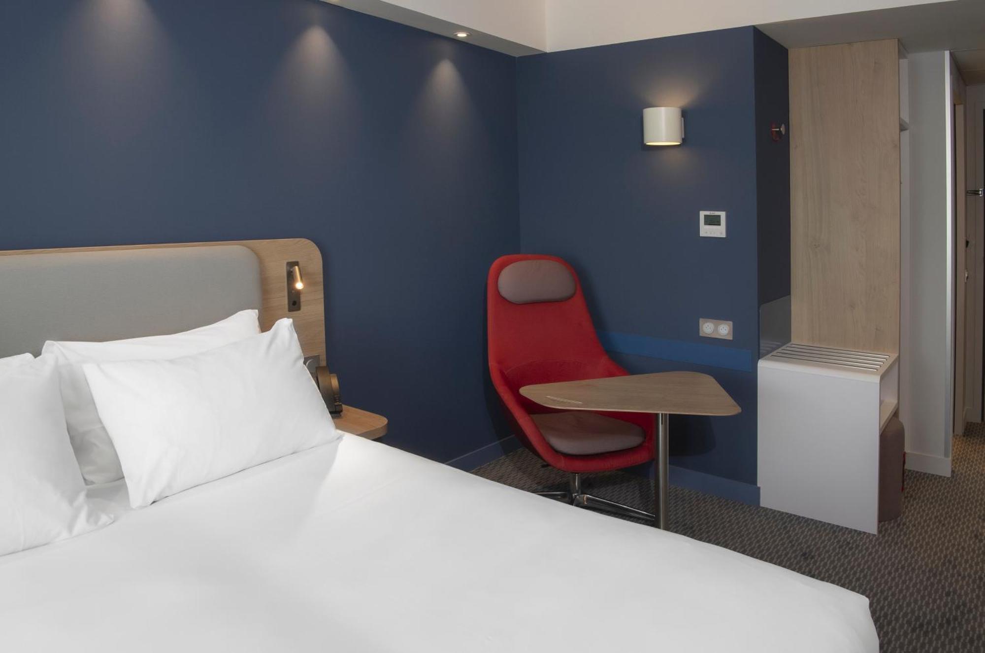Holiday Inn Express Caen Epron By Ihg Bagian luar foto