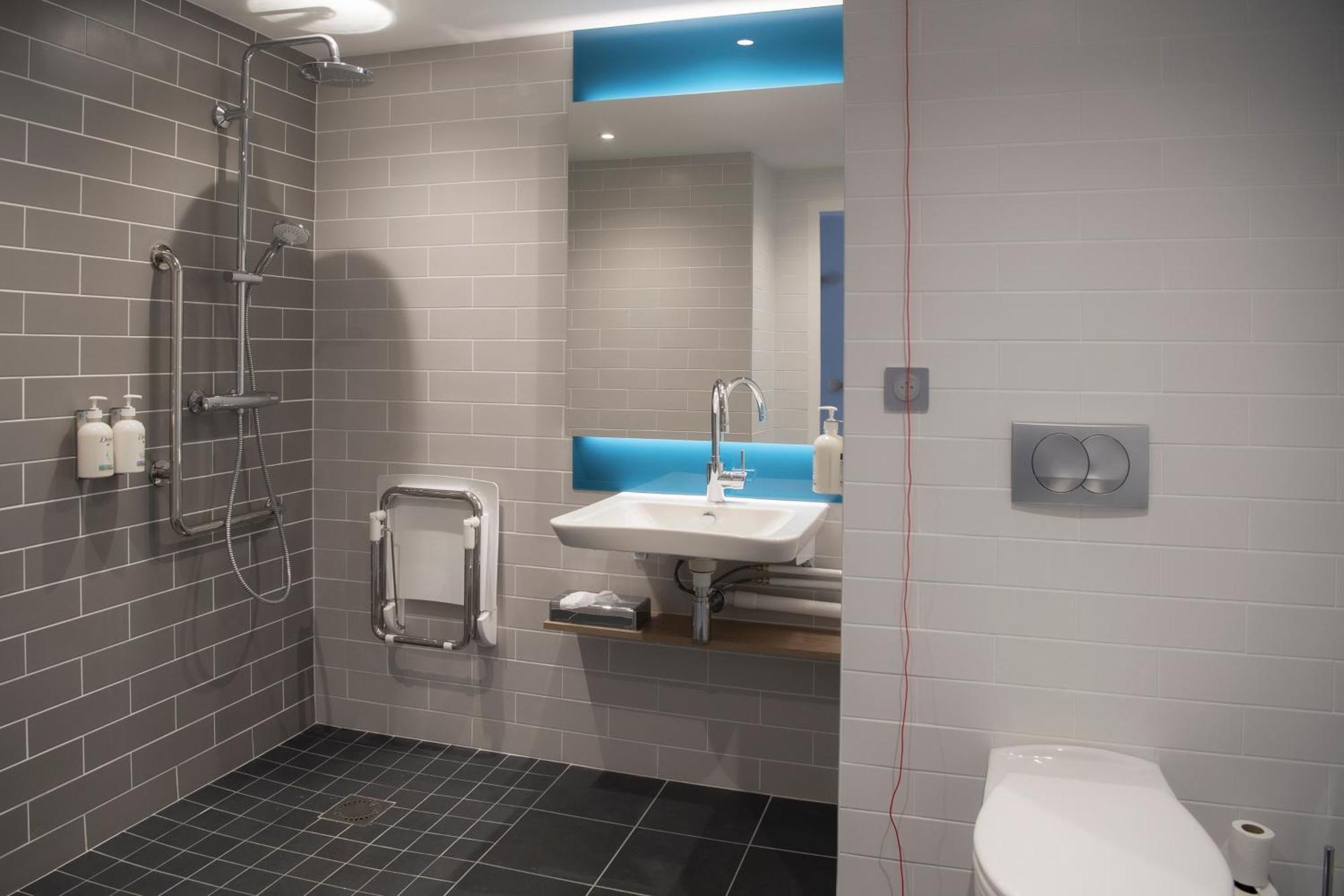 Holiday Inn Express Caen Epron By Ihg Bagian luar foto