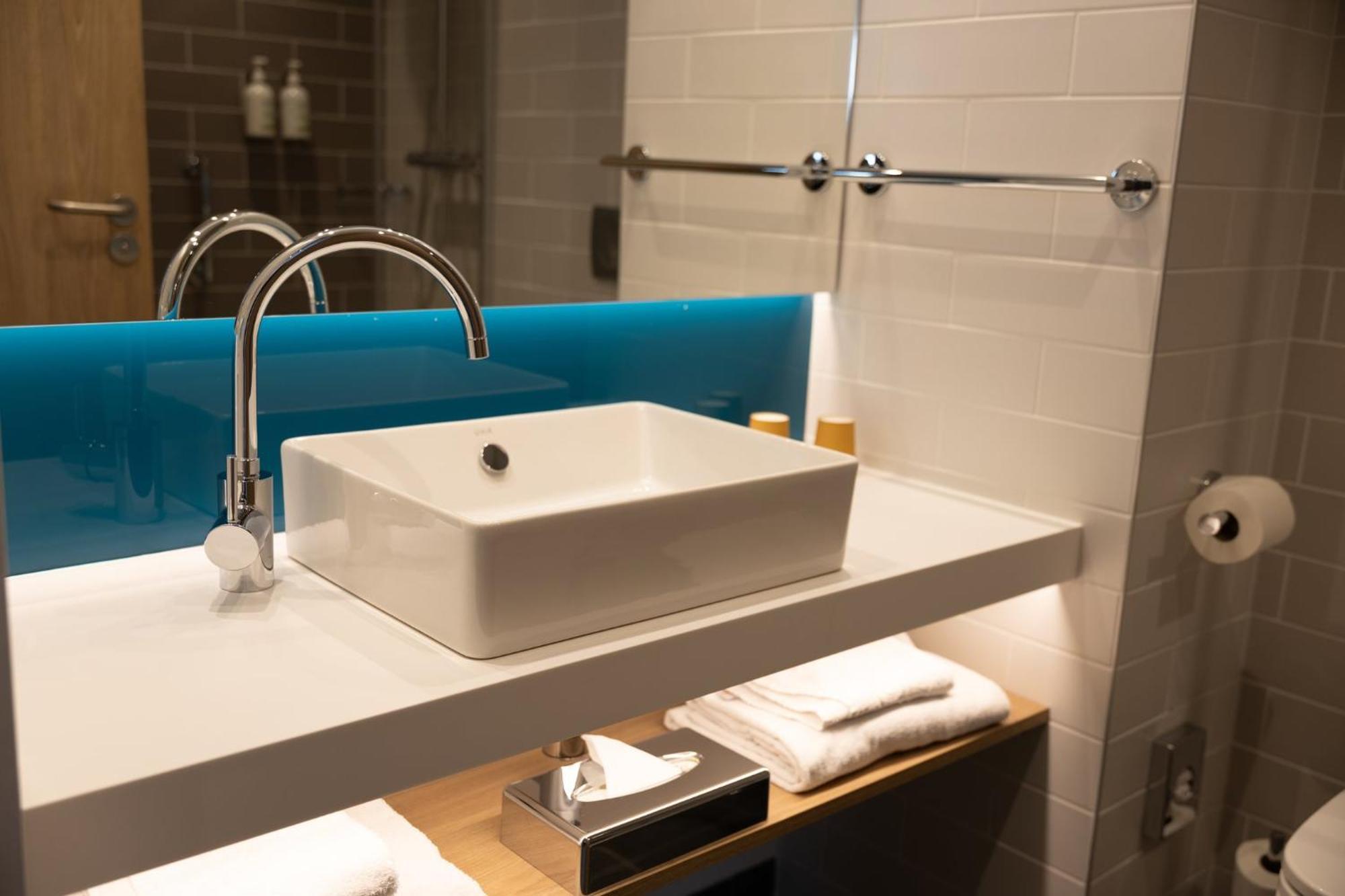 Holiday Inn Express Caen Epron By Ihg Bagian luar foto