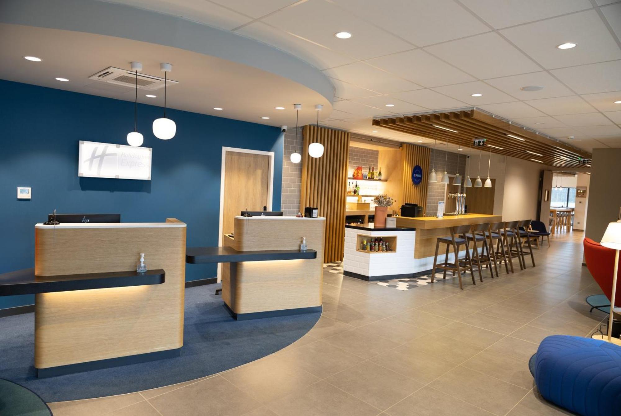 Holiday Inn Express Caen Epron By Ihg Bagian luar foto