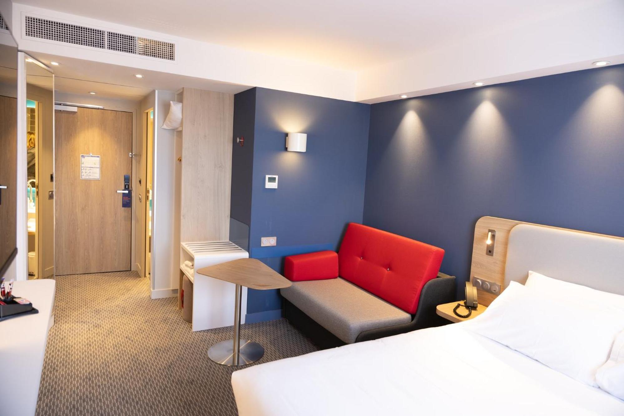Holiday Inn Express Caen Epron By Ihg Bagian luar foto