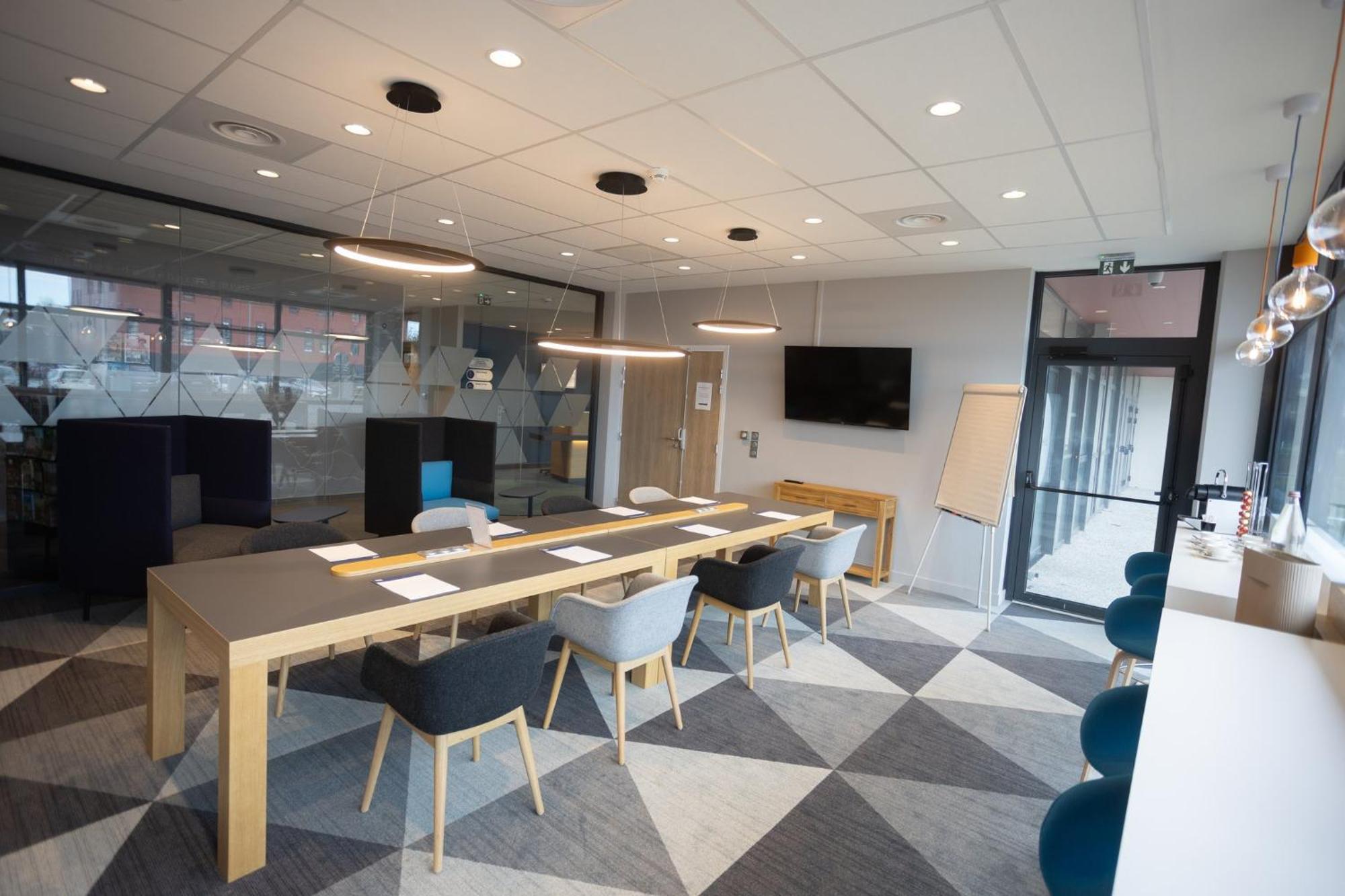 Holiday Inn Express Caen Epron By Ihg Bagian luar foto