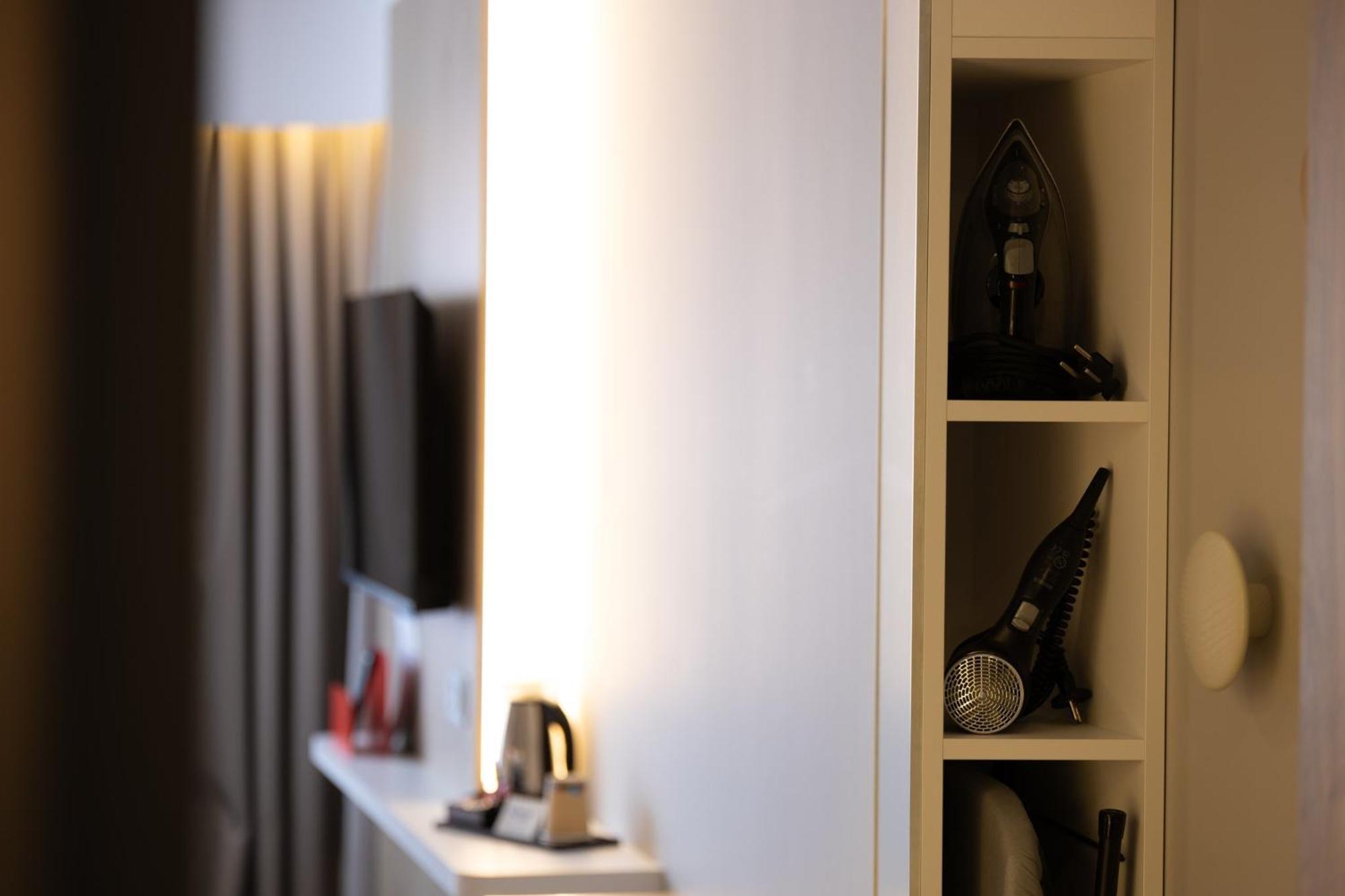 Holiday Inn Express Caen Epron By Ihg Bagian luar foto