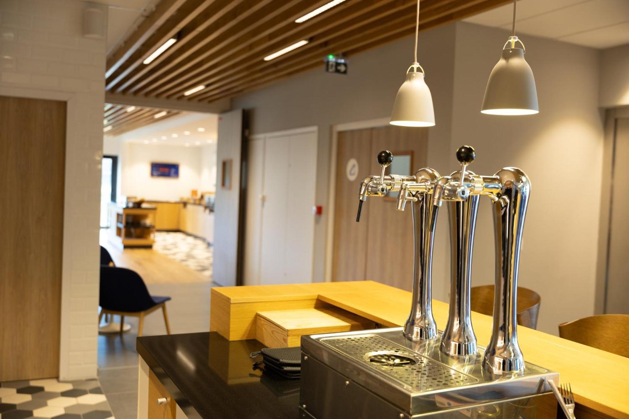 Holiday Inn Express Caen Epron By Ihg Bagian luar foto