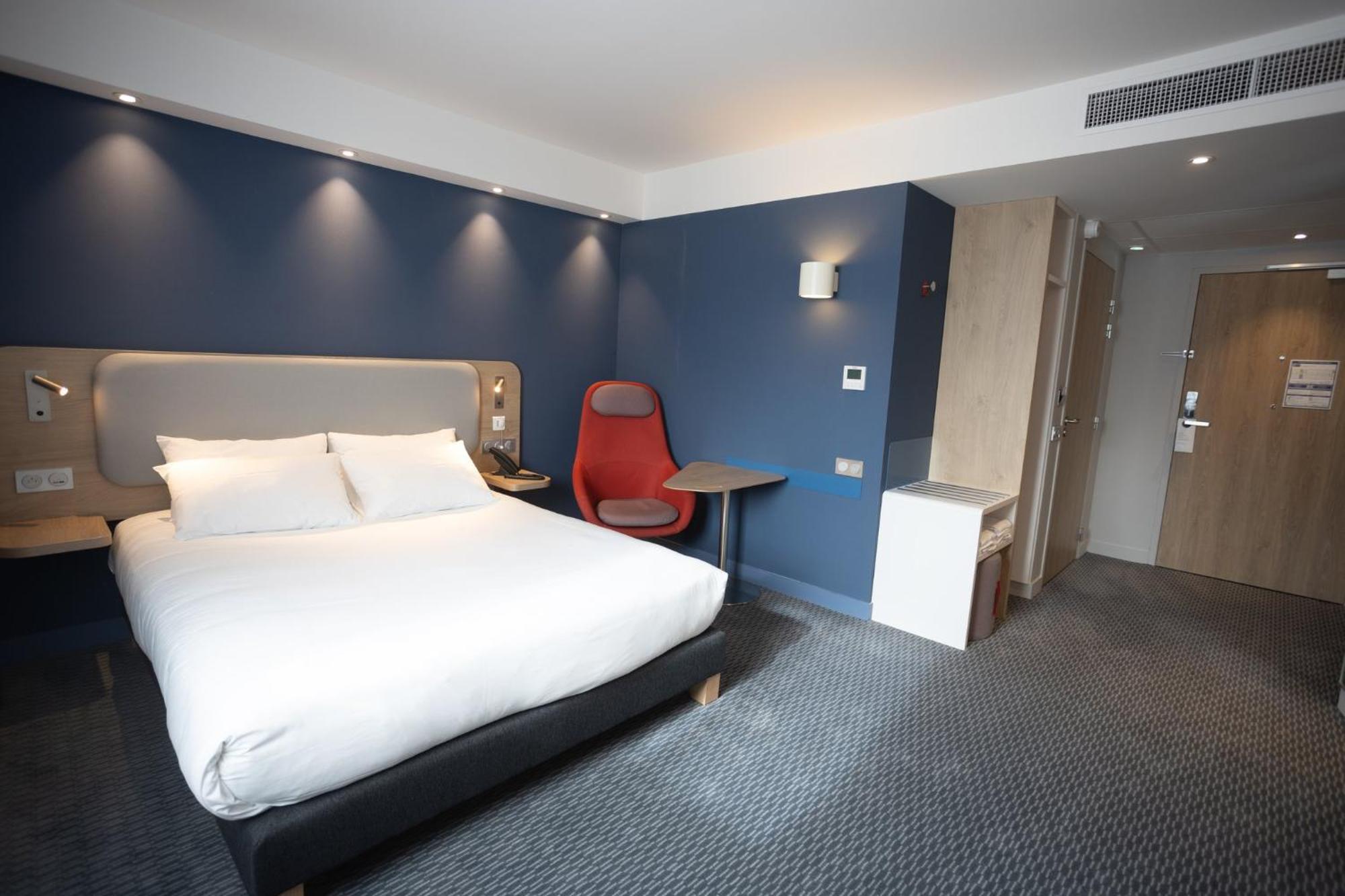 Holiday Inn Express Caen Epron By Ihg Bagian luar foto