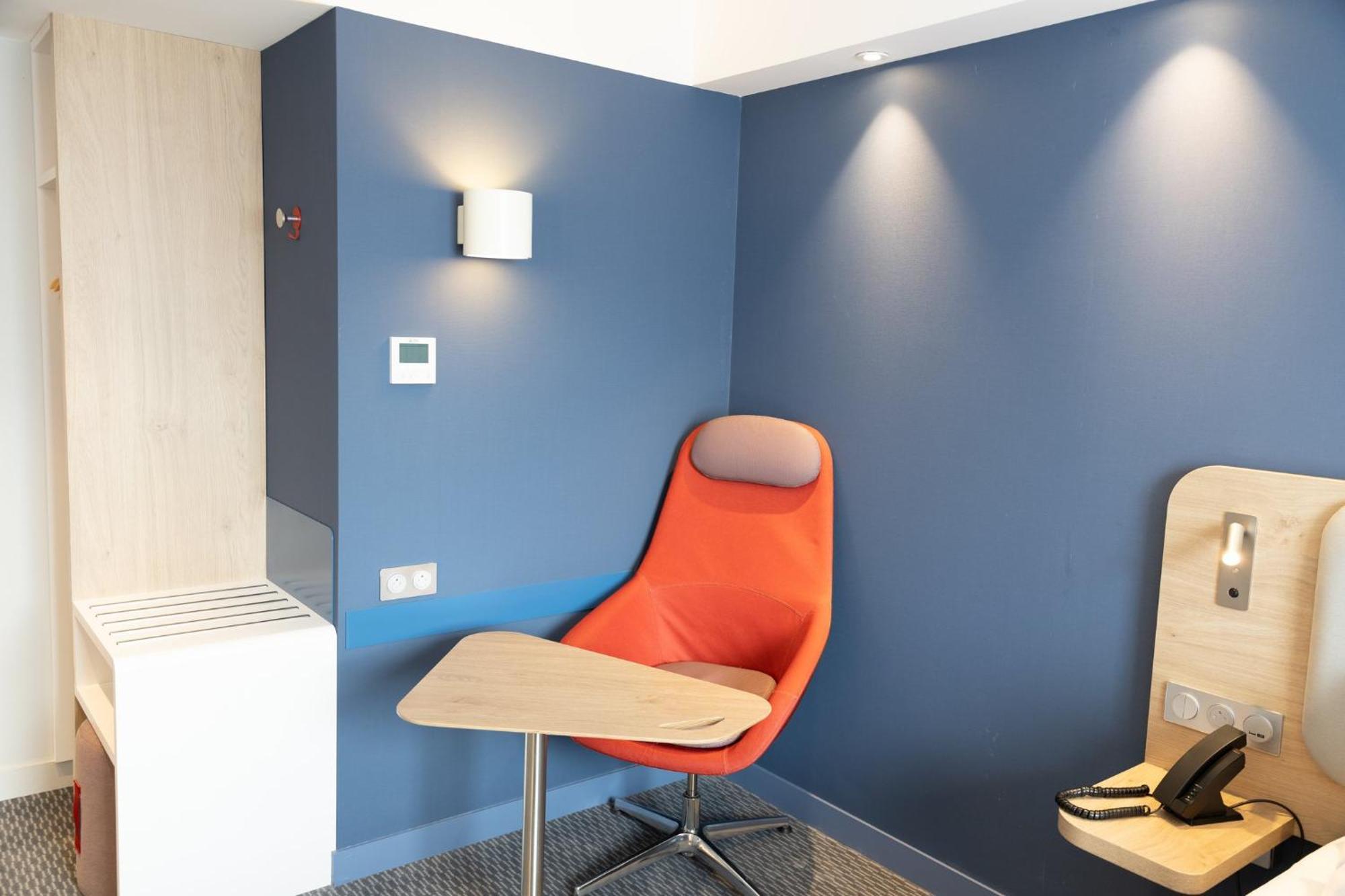 Holiday Inn Express Caen Epron By Ihg Bagian luar foto