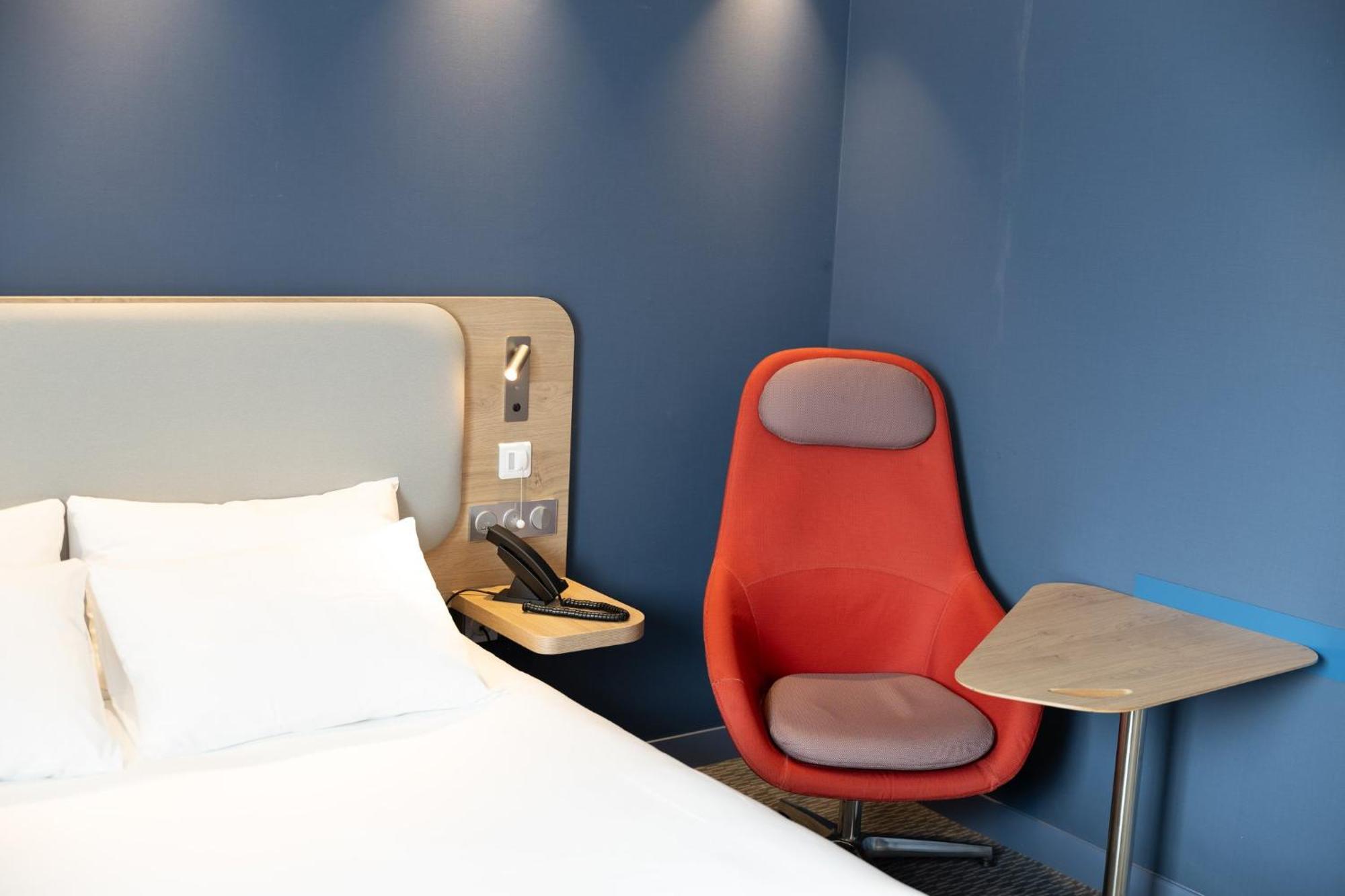 Holiday Inn Express Caen Epron By Ihg Bagian luar foto