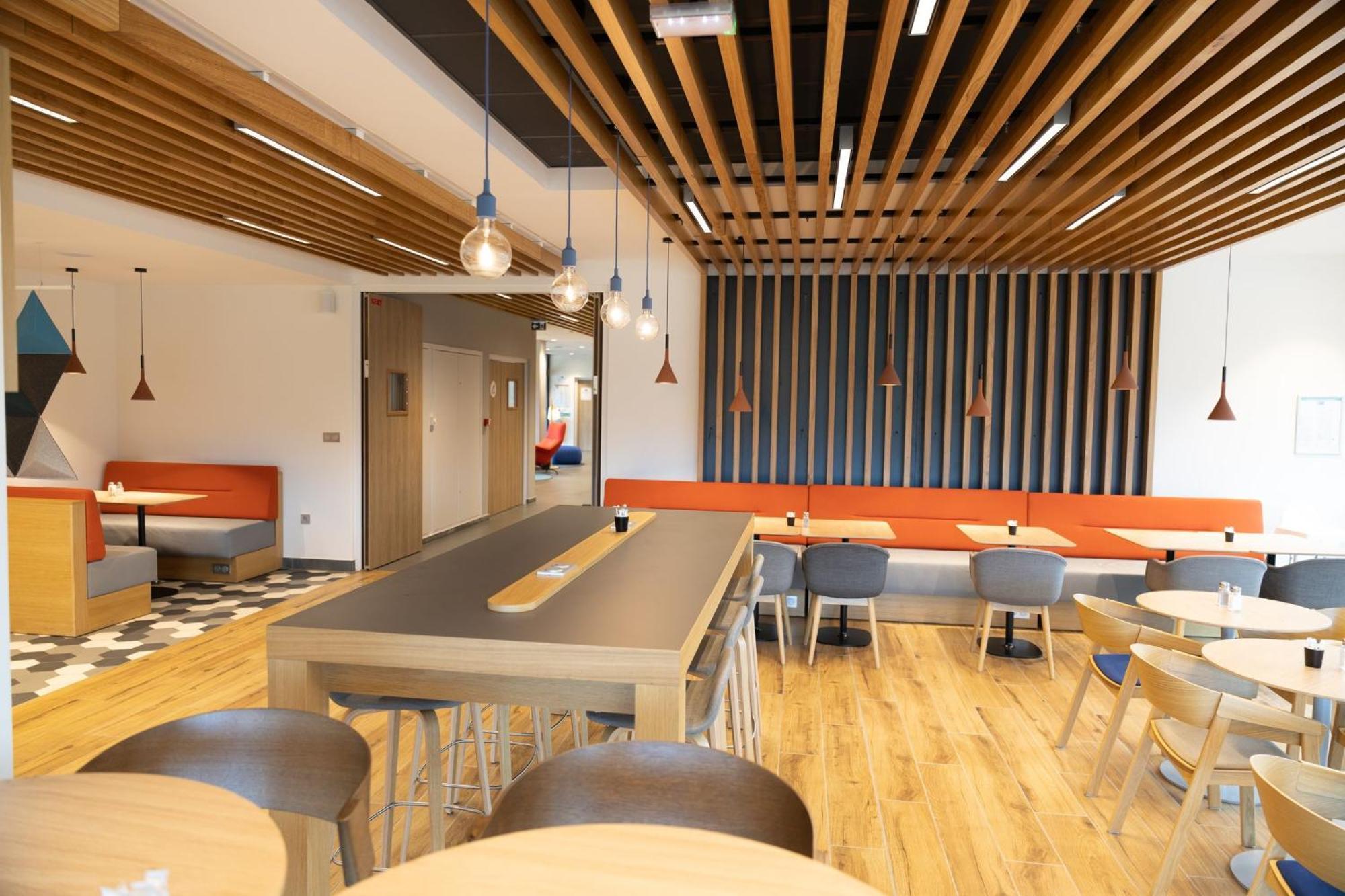 Holiday Inn Express Caen Epron By Ihg Bagian luar foto
