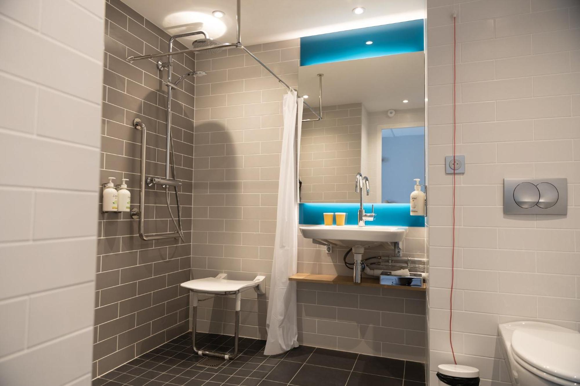 Holiday Inn Express Caen Epron By Ihg Bagian luar foto