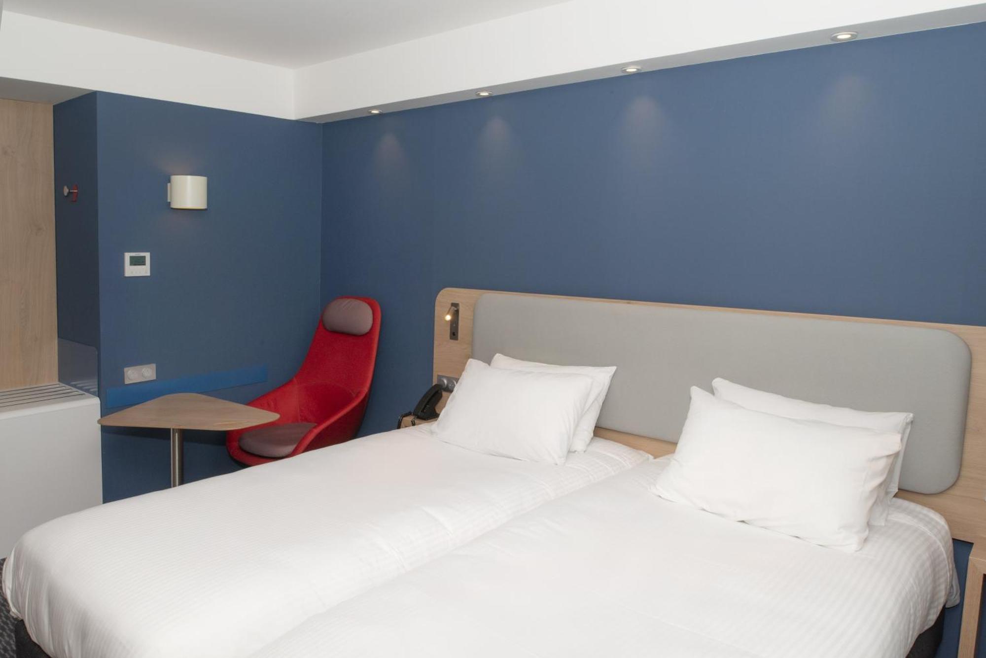 Holiday Inn Express Caen Epron By Ihg Bagian luar foto